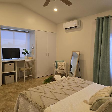 Rooi Santo Residence Palm Beach Eksteriør billede