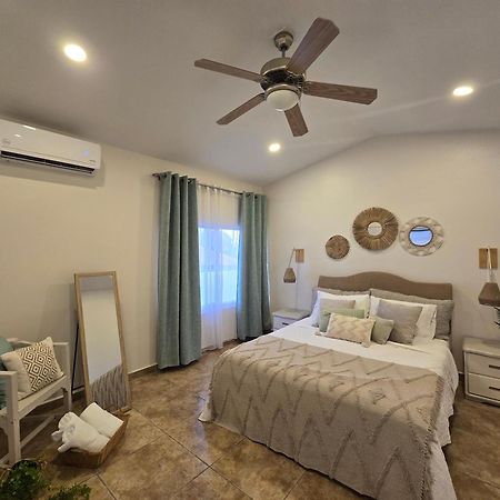 Rooi Santo Residence Palm Beach Eksteriør billede