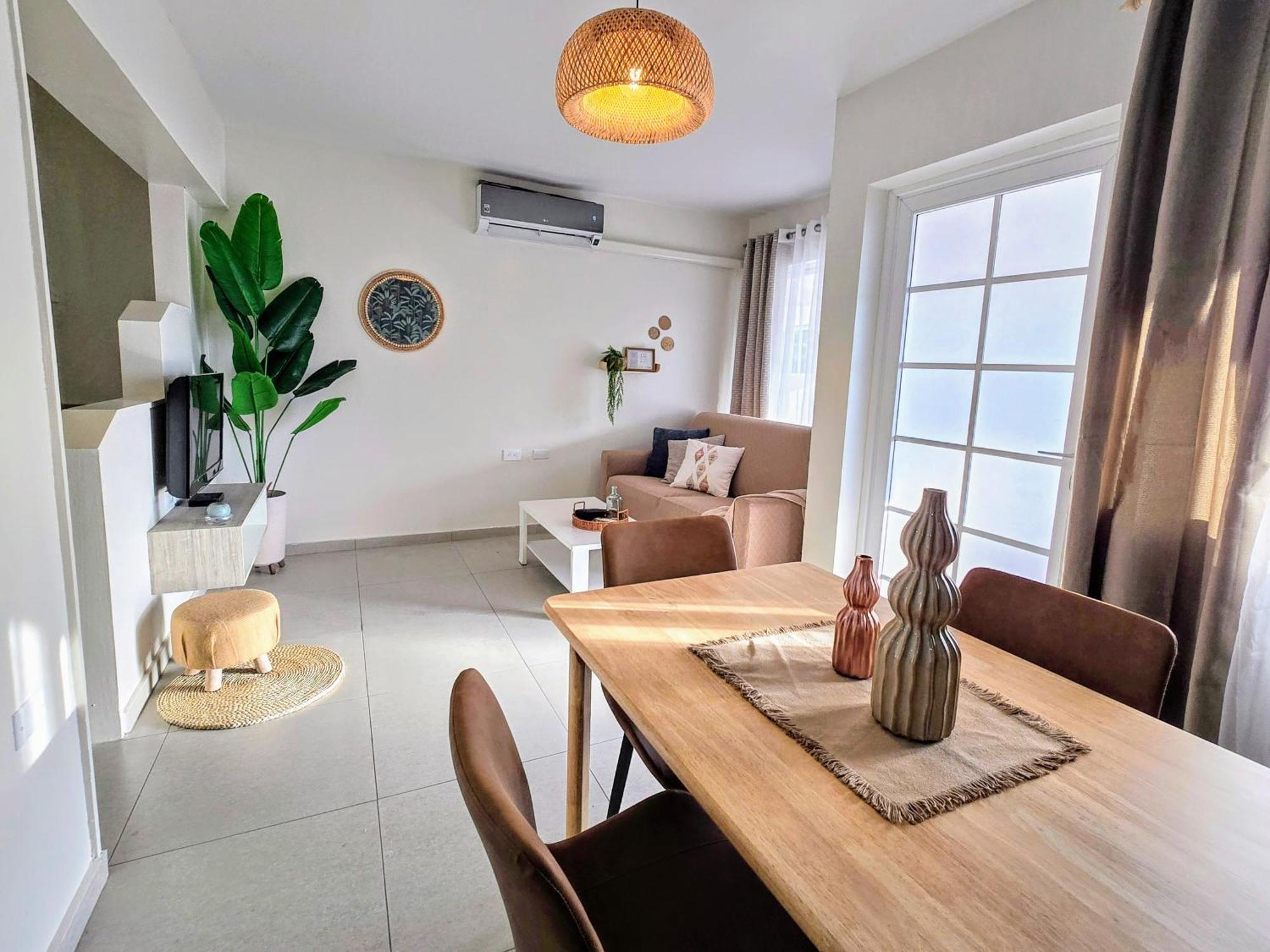Rooi Santo Residence Palm Beach Eksteriør billede